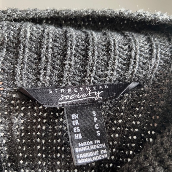 Sleeveless Knit Mockneck - Picture 3 of 3